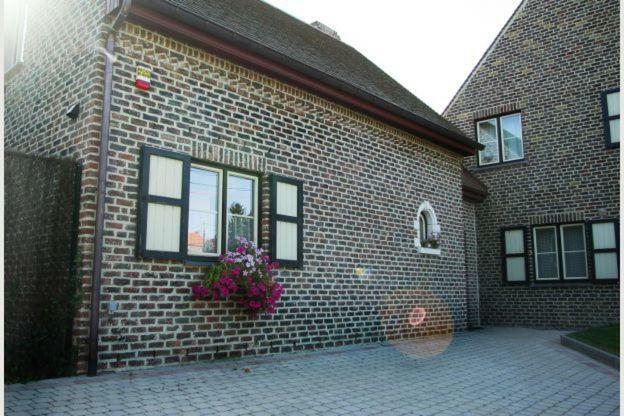 Villa Charmes De Velupont With Wellness Braives Esterno foto