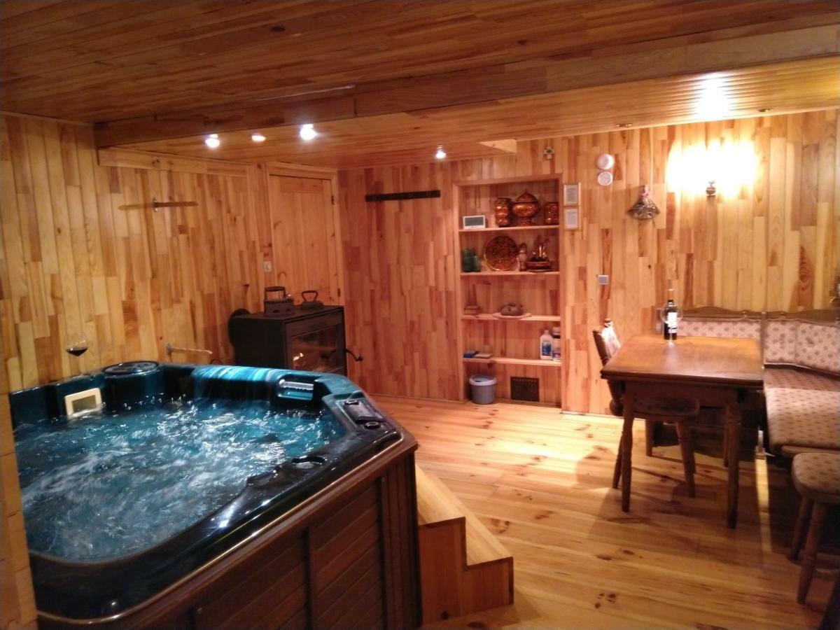 Villa Charmes De Velupont With Wellness Braives Esterno foto