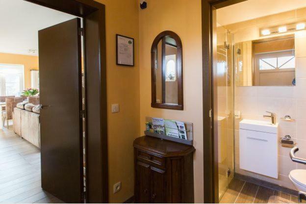 Villa Charmes De Velupont With Wellness Braives Esterno foto